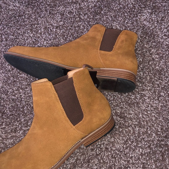 Suede boots size 10.5 - Picture 2 of 3